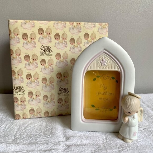 Precious Moments E-7168 1981 Cathedral Shape Picture Frame w/ Boy Angel - Picture 1 of 8